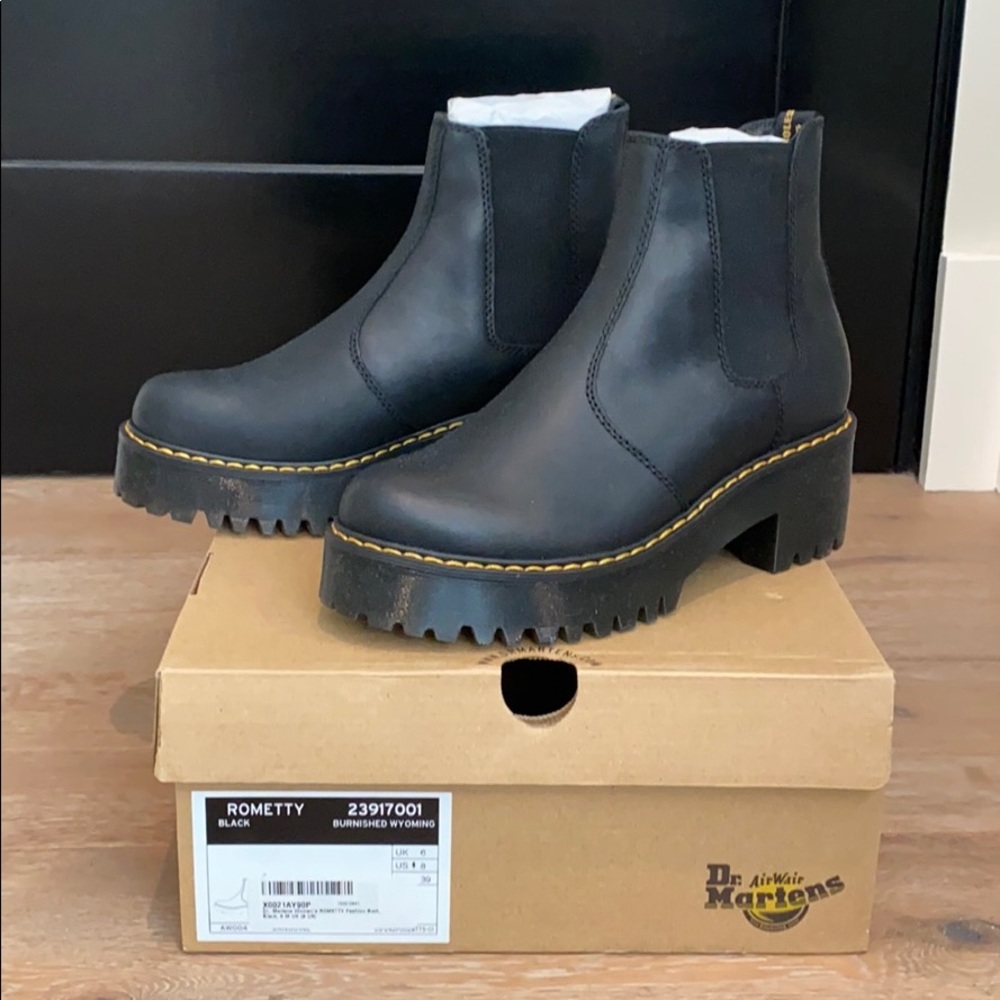 💯 NWB DR. MARTENS ROMETTY BOOTS